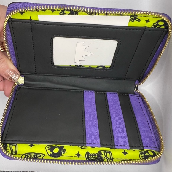 Loungefly Disney Snow White and the Seven Dwarfs Evil Queen Zip Wallet - Picture 3 of 3